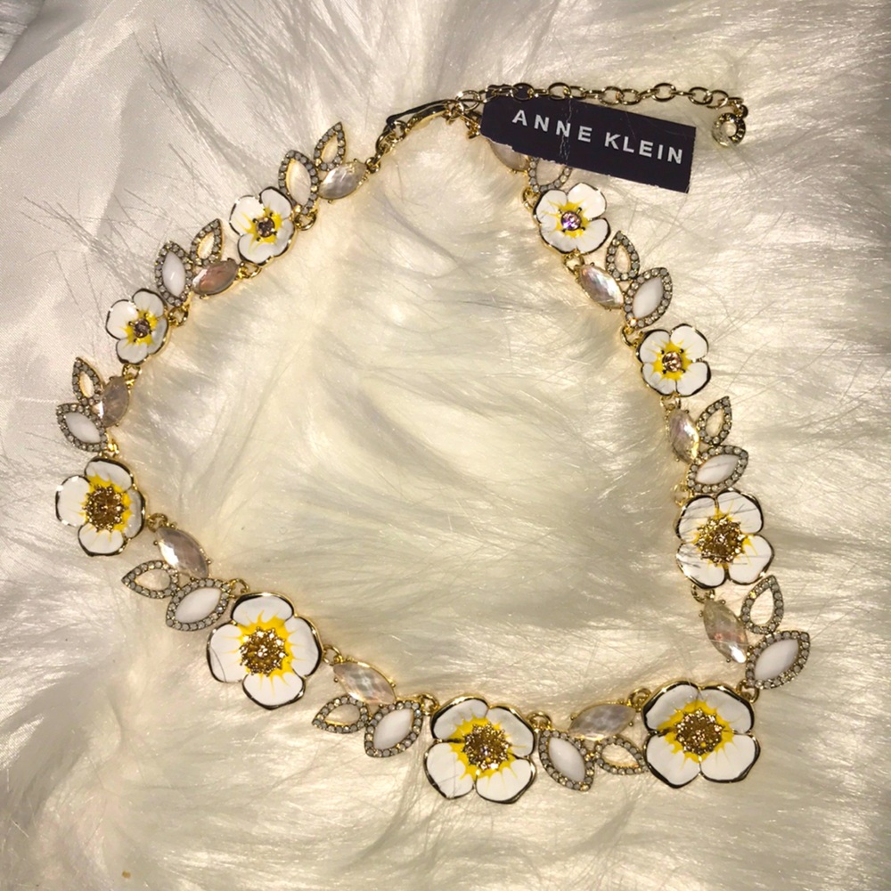 BRAND NEW! ANNE KLEIN FLORAL NECKLACE